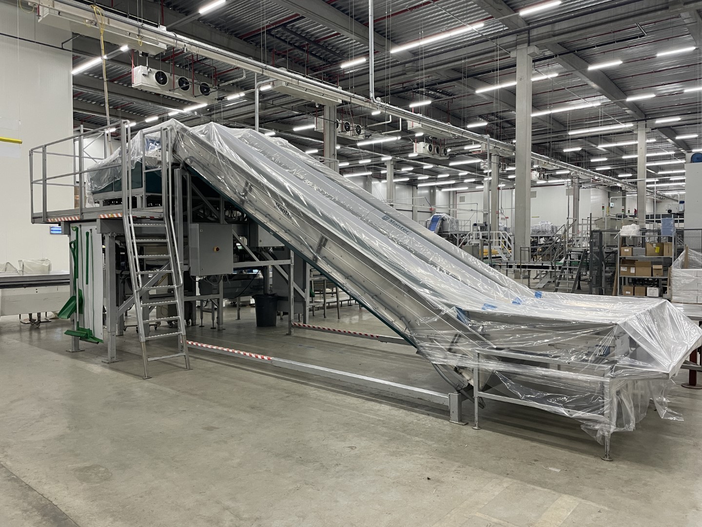 Manter VP16000 Весовой дозатор с 3 подъемниками и дозировочными конвейерами