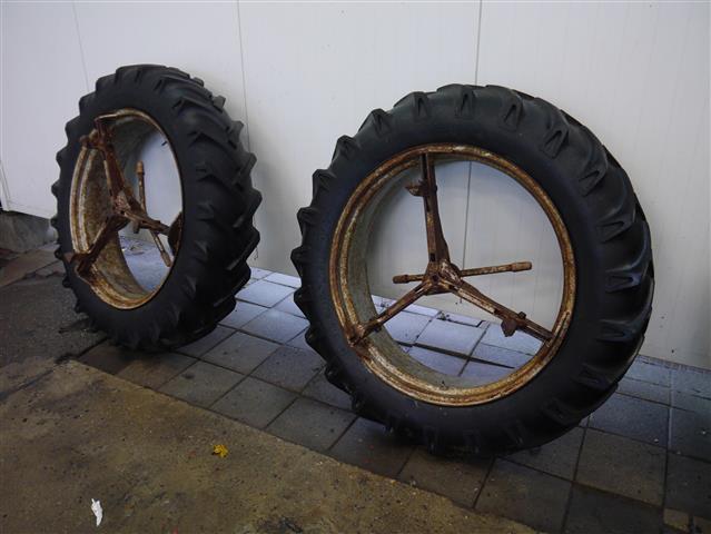 Колеса тракторные Шины Vredestein 12,4-36