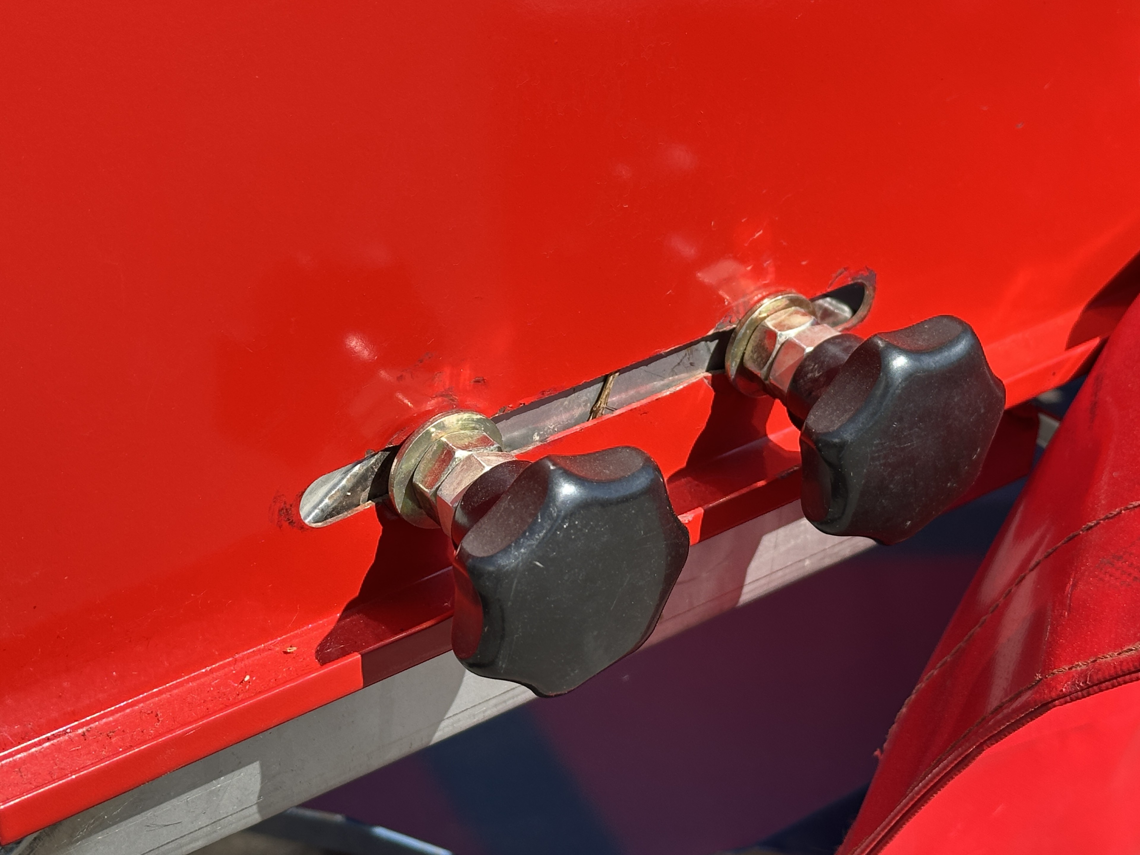 Asa-Lift BS-100 Машинa для сортировки по длине с бункером для корма и поперечным разгрузочным конвейером.