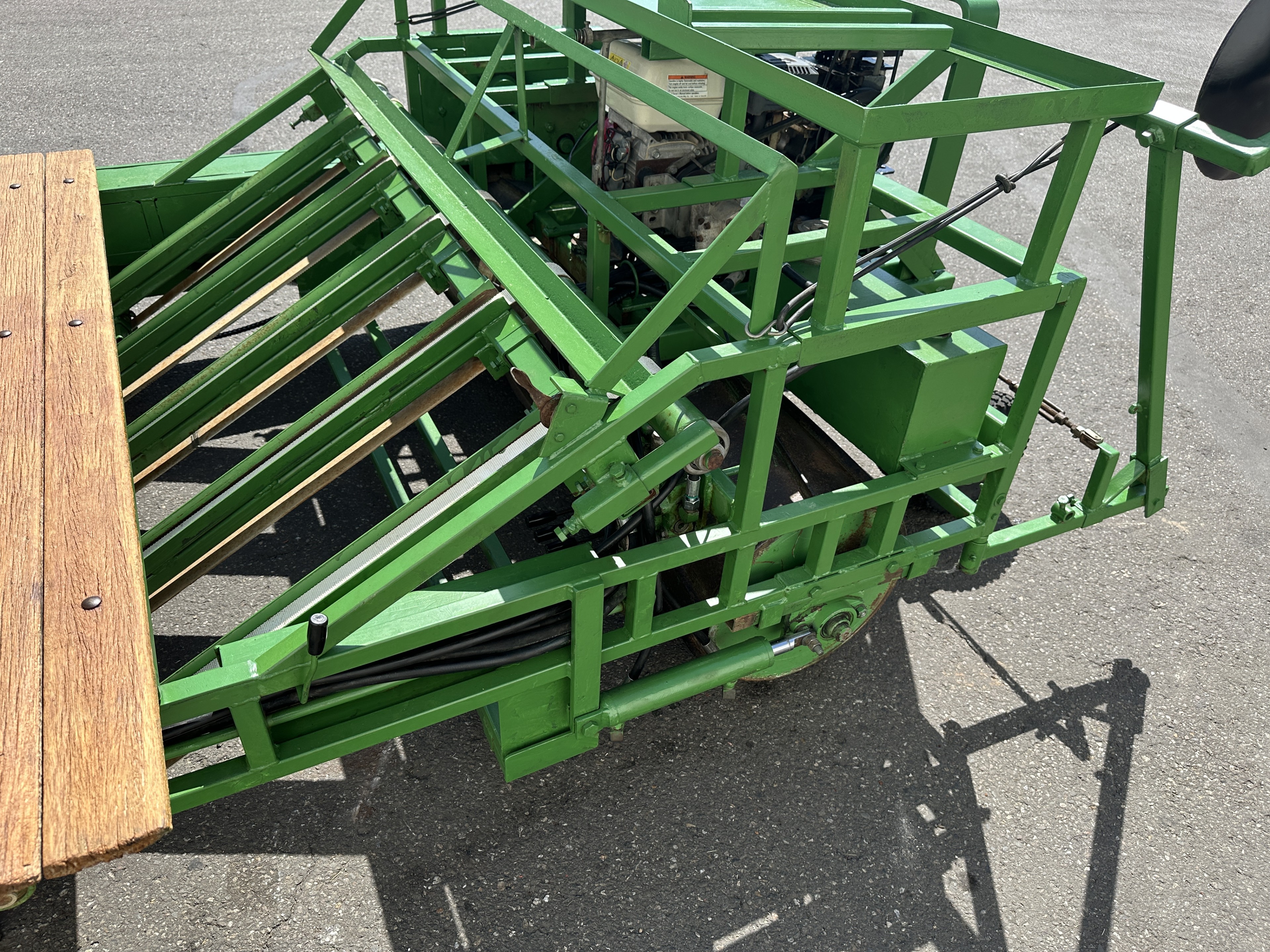 Basrijs 165/5ZH Pассадопосадочная машина для салата Автопилотируемый, 5 рядов, с двигателем Honda.
