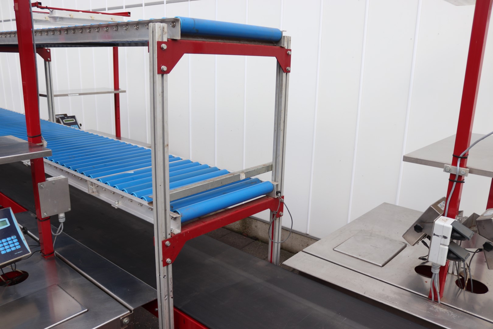 Taks packing line for tomatoes