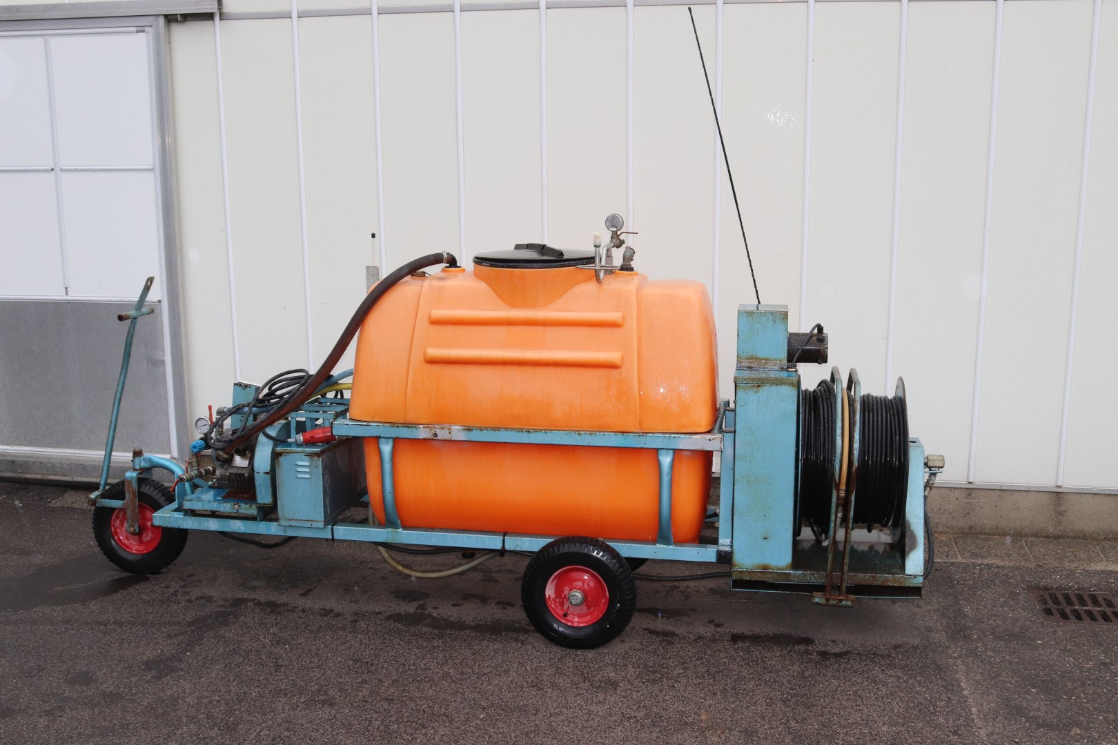 Empas spraying wagon 600 liter with electric hose reel 24 Volt