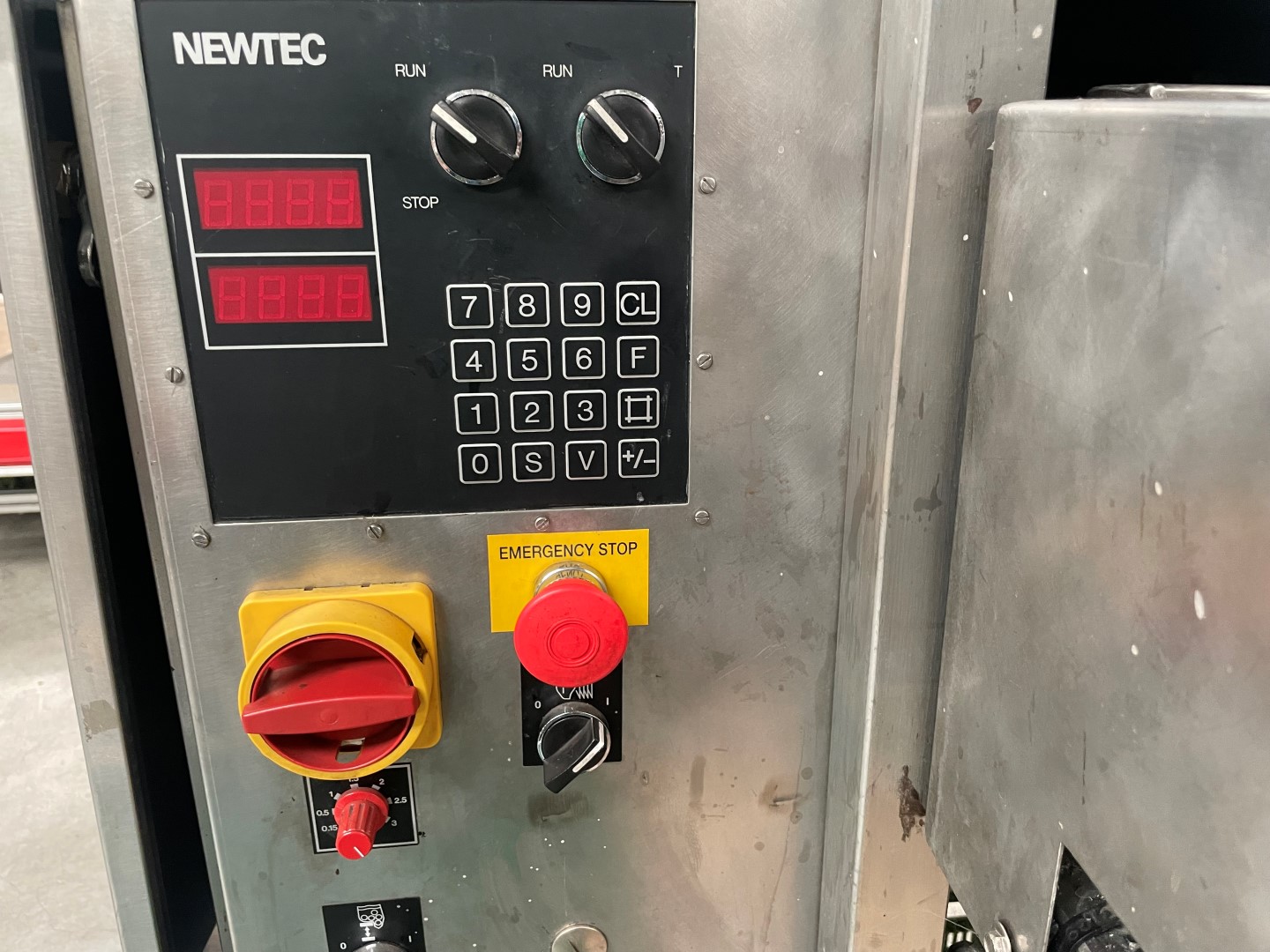 Весовой дозатор Newtec 2014A с упаковщиком PEB 40AE для яблок