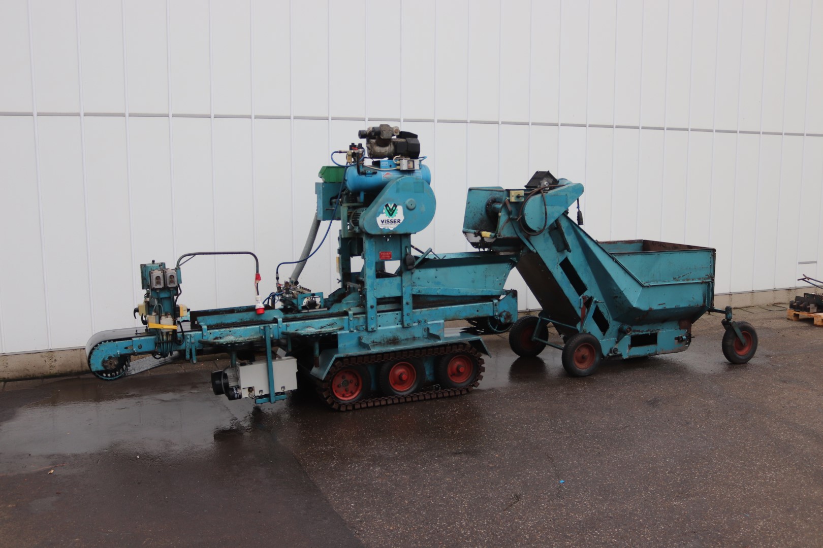 Visser / Dewa selfdriven soilblocking machine