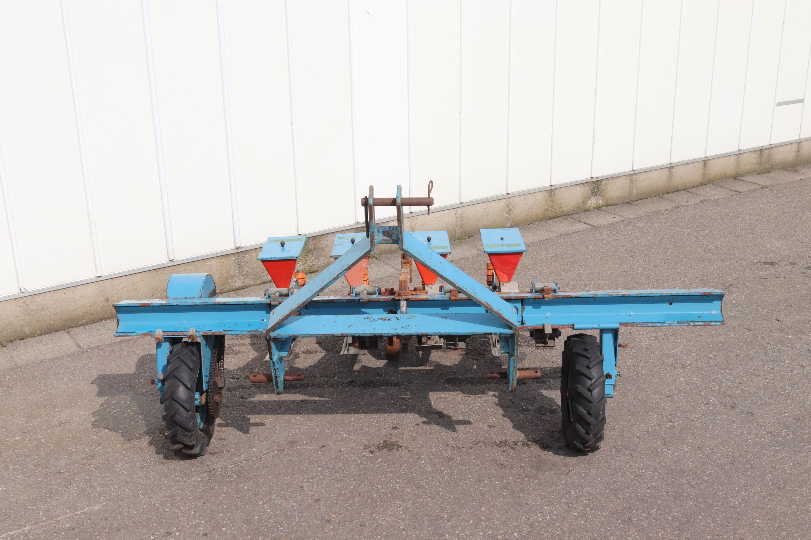 Nibex 300 mechanical sowing machine 4 rows
