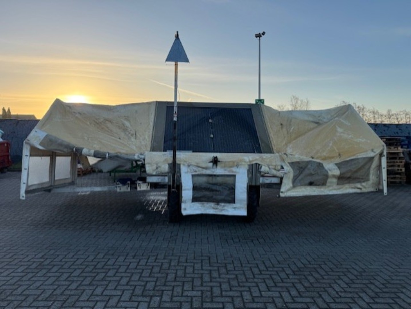 De Jongh Machines Solar Прополочная грядка / платформа для прополки – 8 человек, с электрическим приводом.
