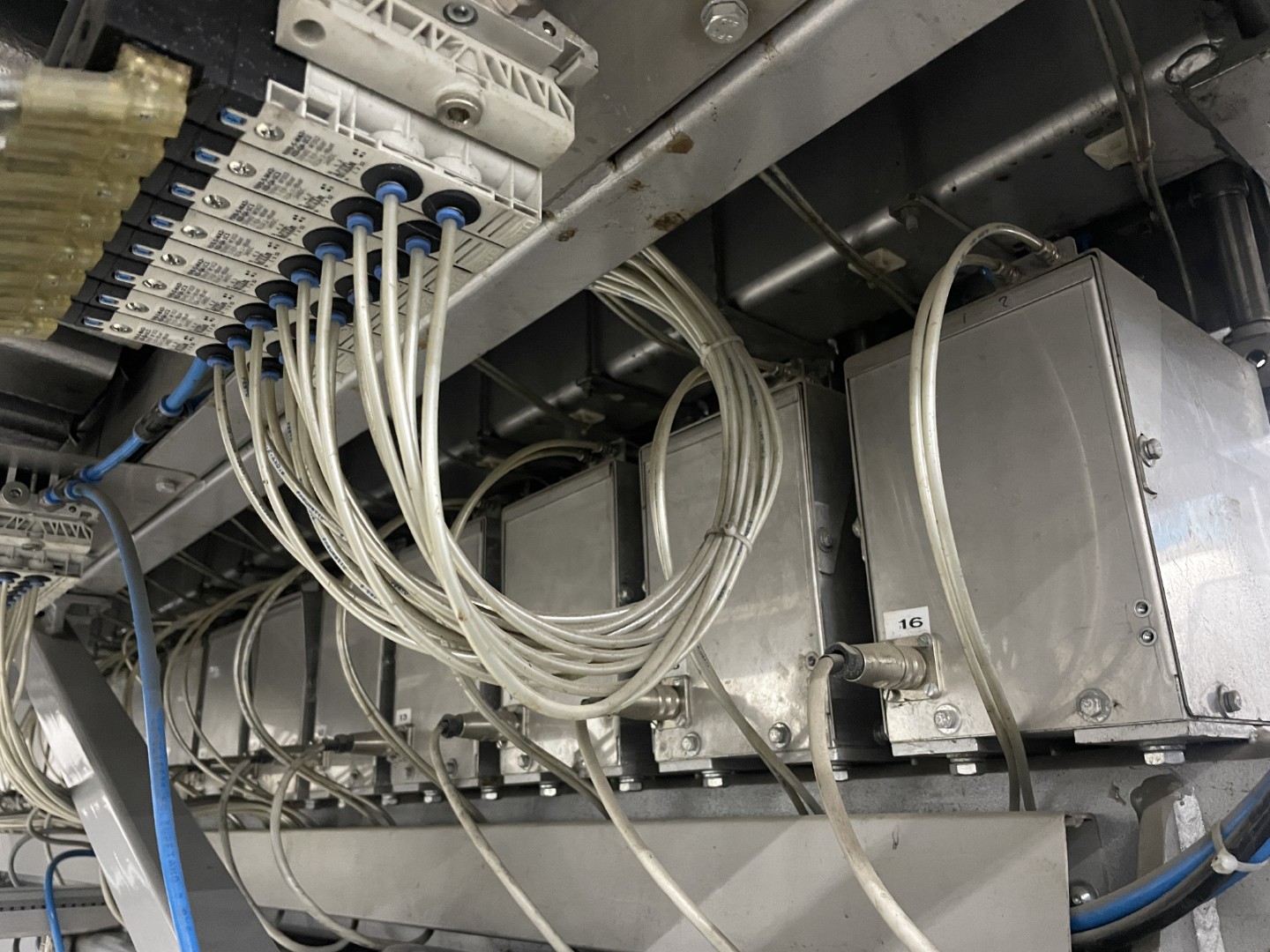 Manter VP16000 Весовой дозатор с 3 подъемниками и дозировочными конвейерами