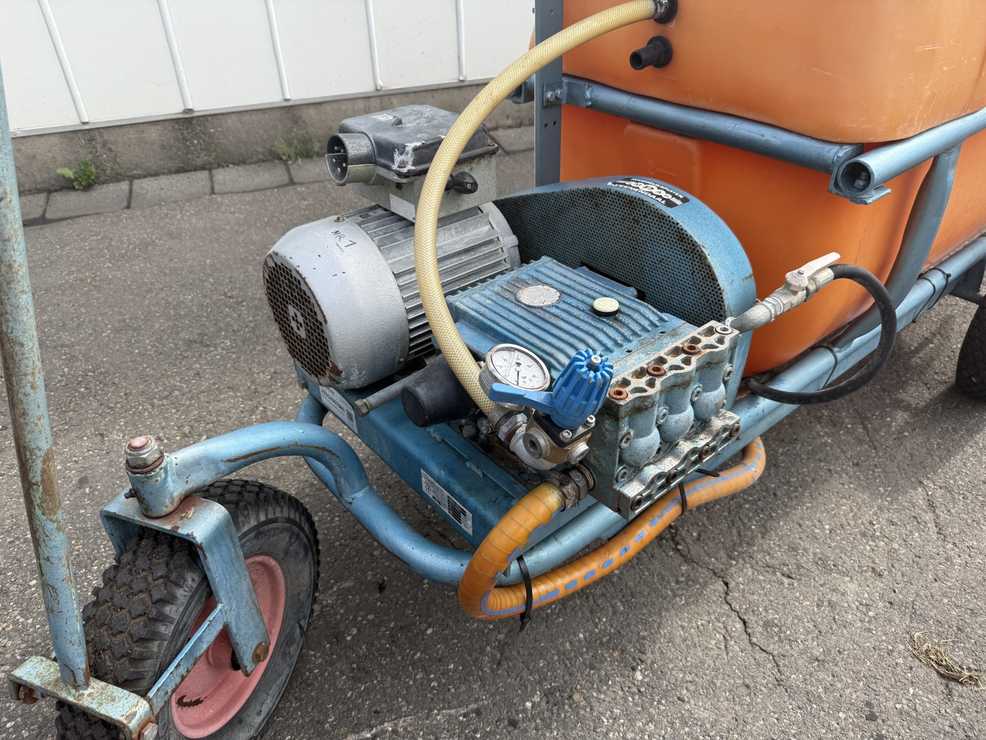 Empas 37-55-600F Опрыскивательная тележка 600 л