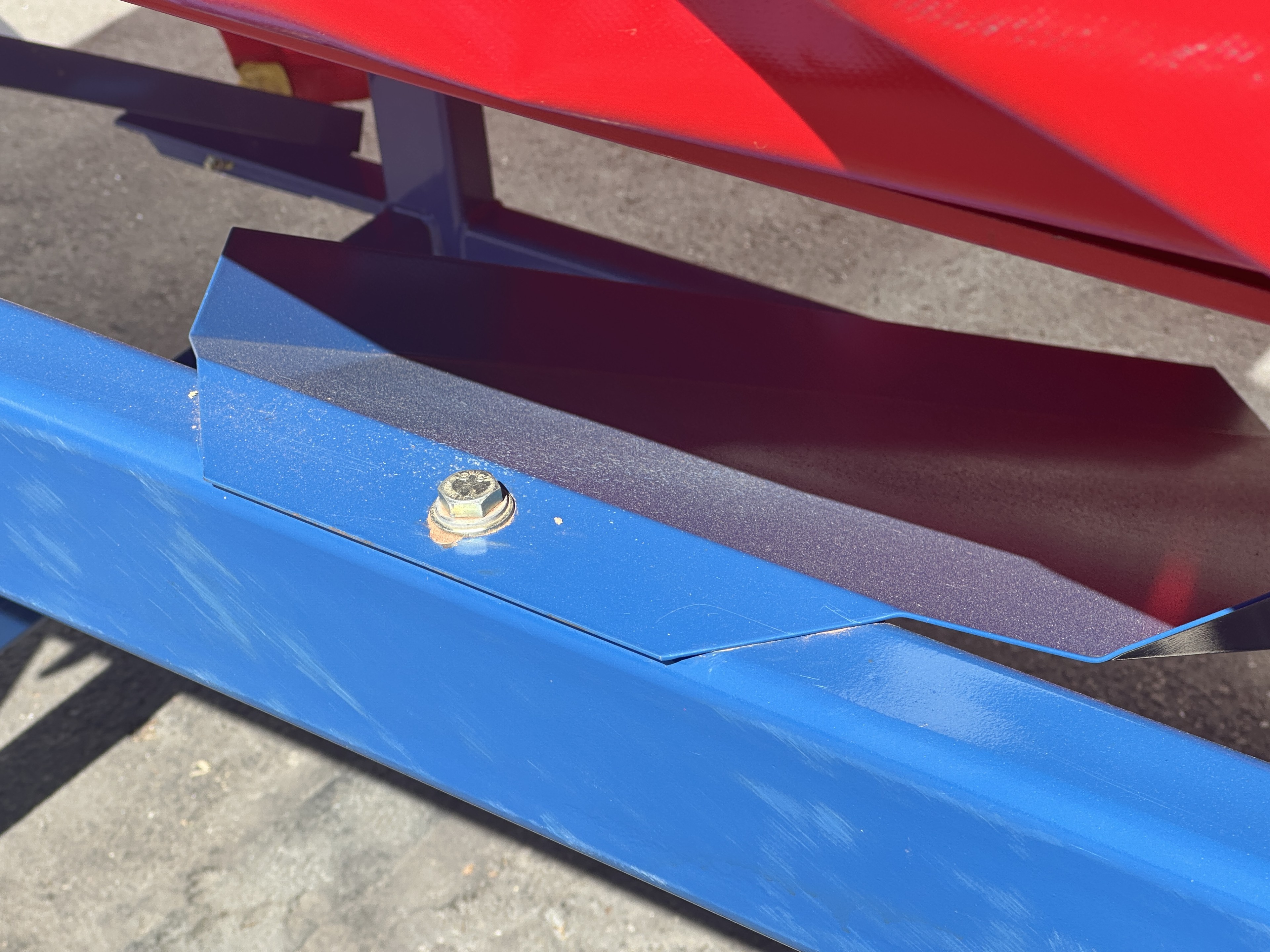 Asa-Lift BS-100 Машинa для сортировки по длине с бункером для корма и поперечным разгрузочным конвейером.