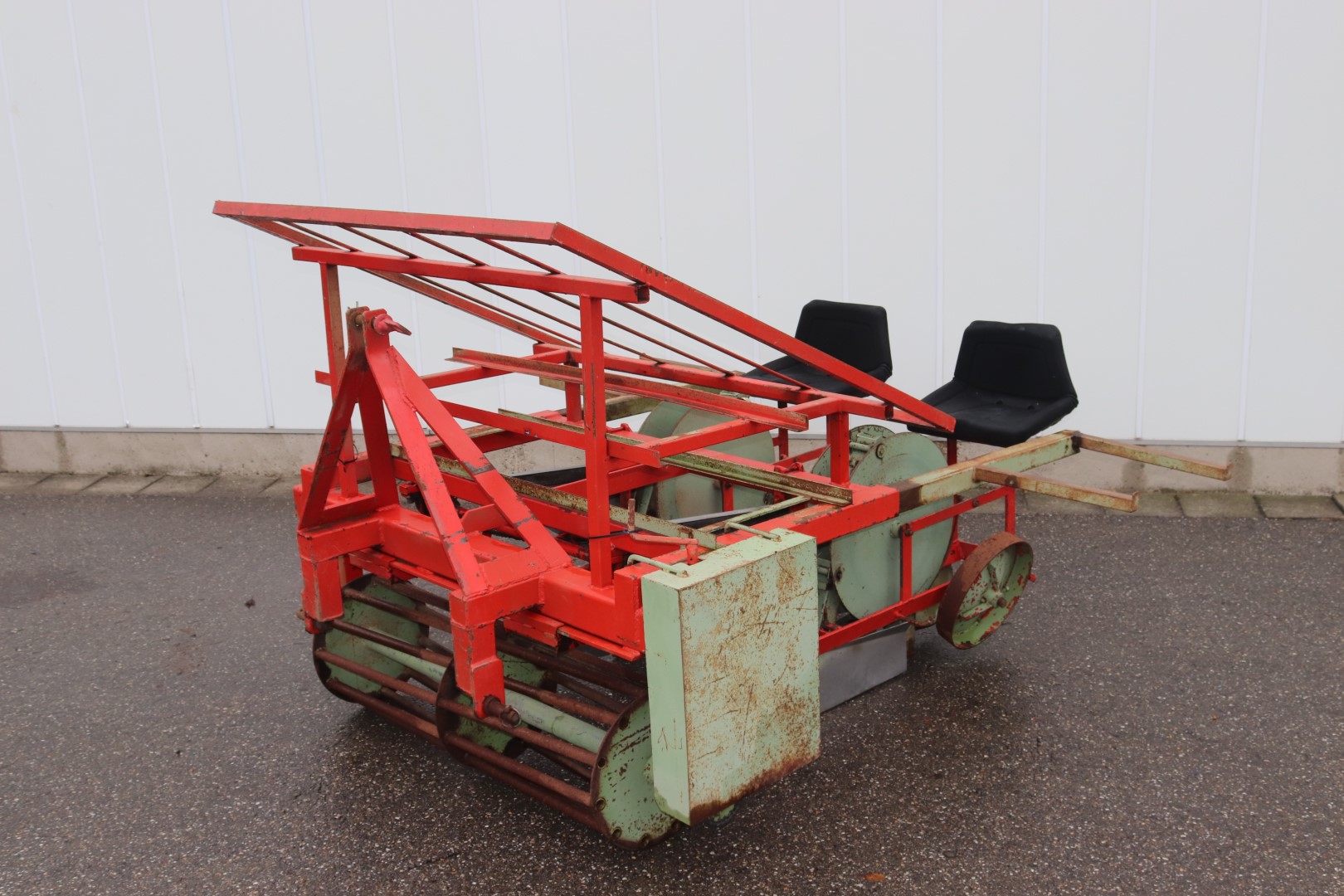 Perdu Imitation 2 row planting machine for soilblocks and trayplants