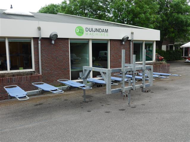 Galvanised weeding machine 8 rows
