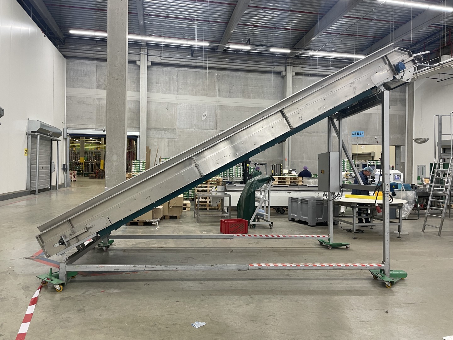 Manter VP16000 Весовой дозатор с 3 подъемниками и дозировочными конвейерами
