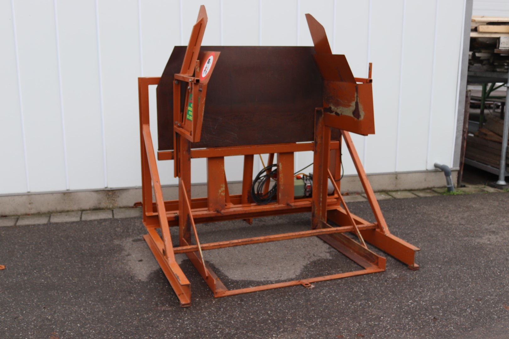 Javo box tipper for max 155 cm wide boxes