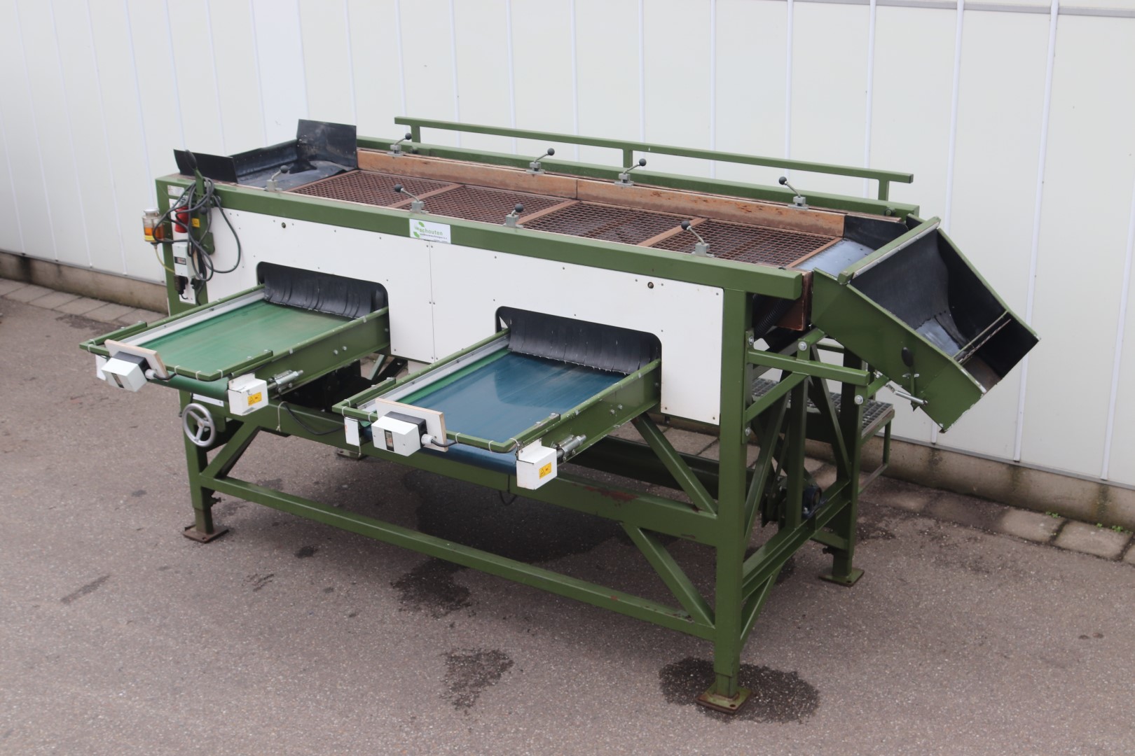 Schouten sorting machine for brussel sprouts