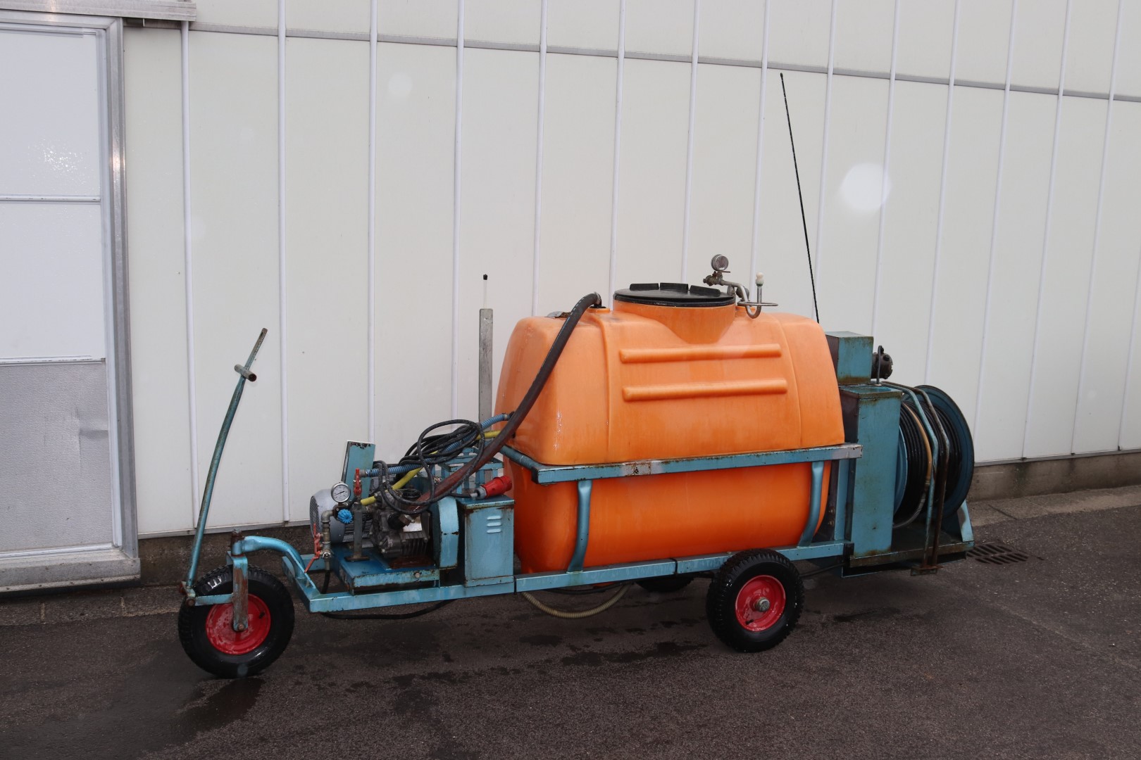 Empas spraying wagon 600 liter with electric hose reel 24 Volt