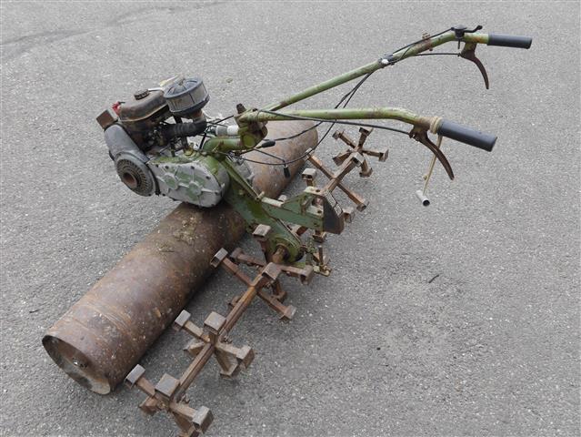 Самоходный копатель грунтовых блоков