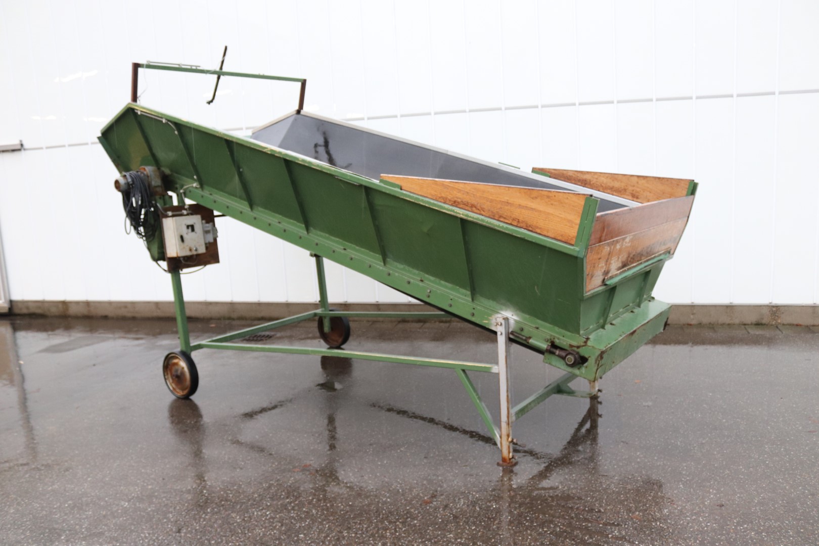 Schouten hopper 440 x 120 cm with adjustable speed