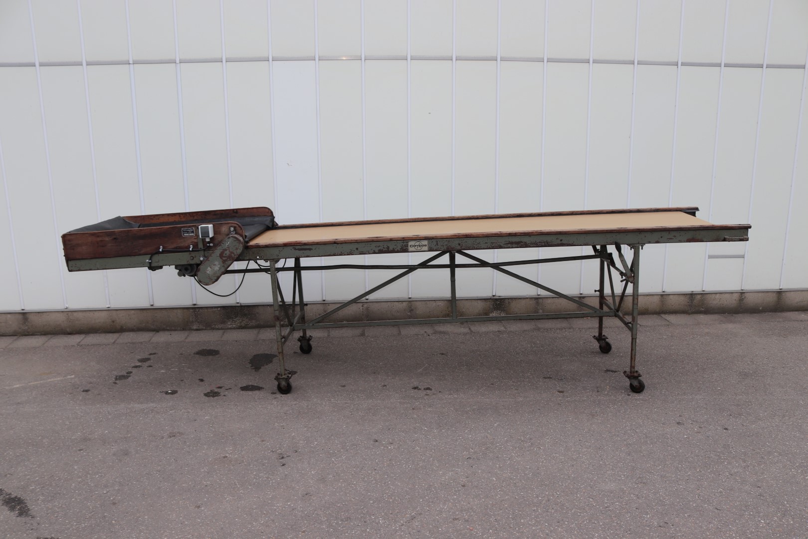 Compas 80X300S Инспекционный конвейер 300 х 80 см, с дозирующим конвейером 100 х 80 см.