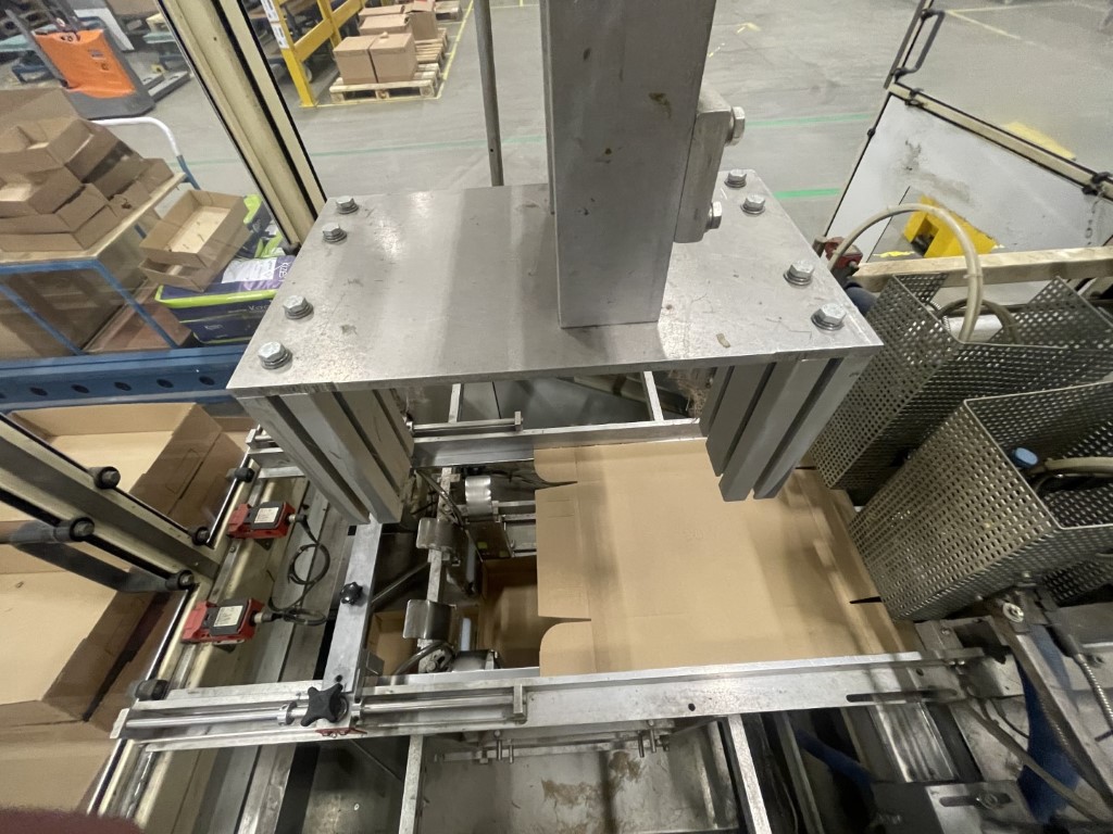 Sealed Air B+ BA20 Mашина для формовки картонных коробок и кассет с наклейкой, подъемником и сборным конвейером