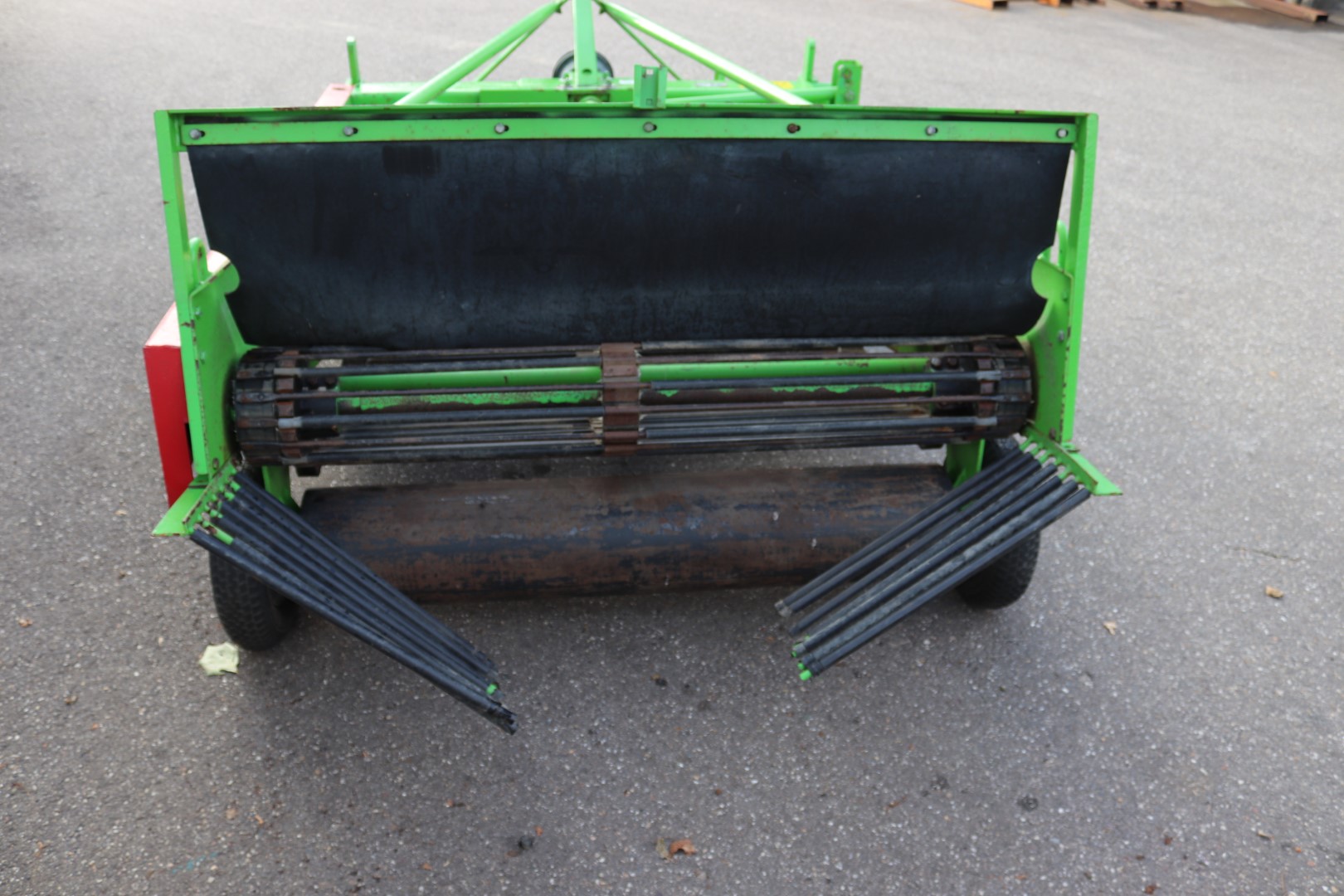 Keulmac 2 row windrower for potatoes