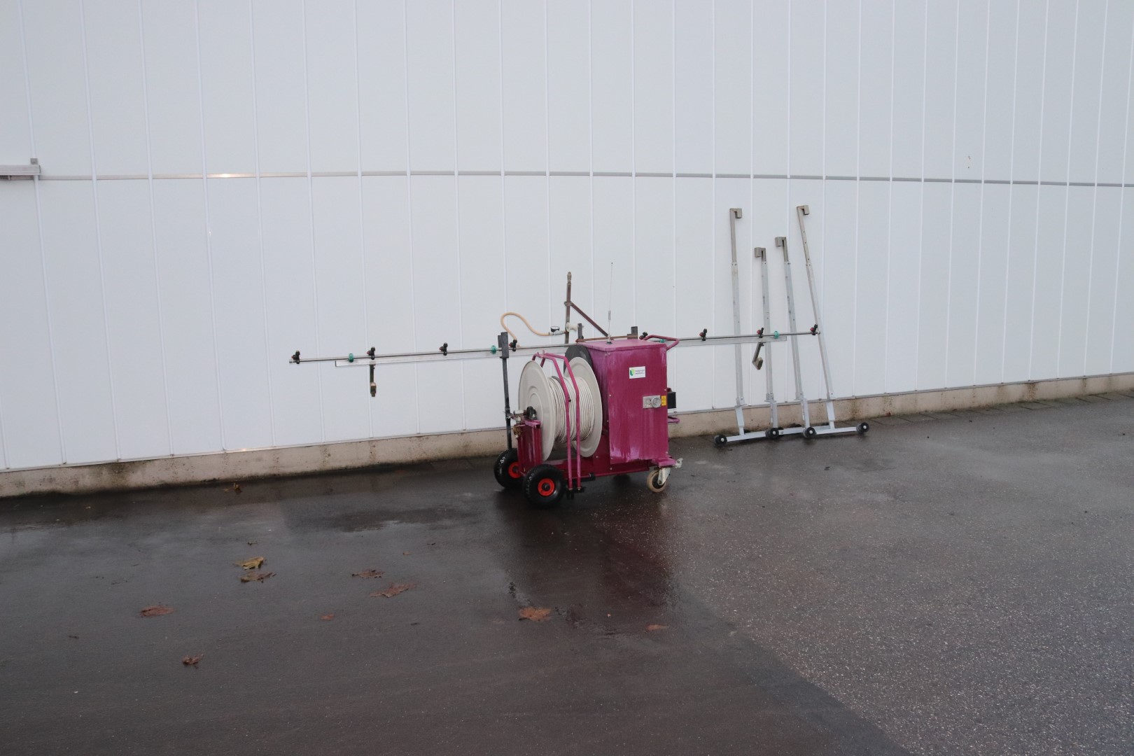 Berg electric hose reel with spraying boom