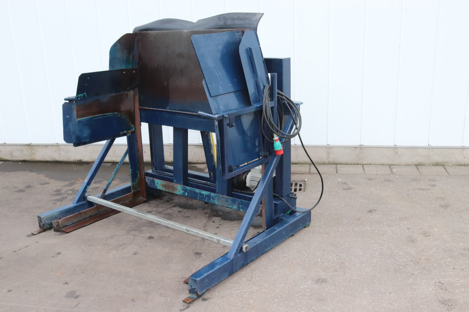 AWB box tipper for max 150 cm wide boxes