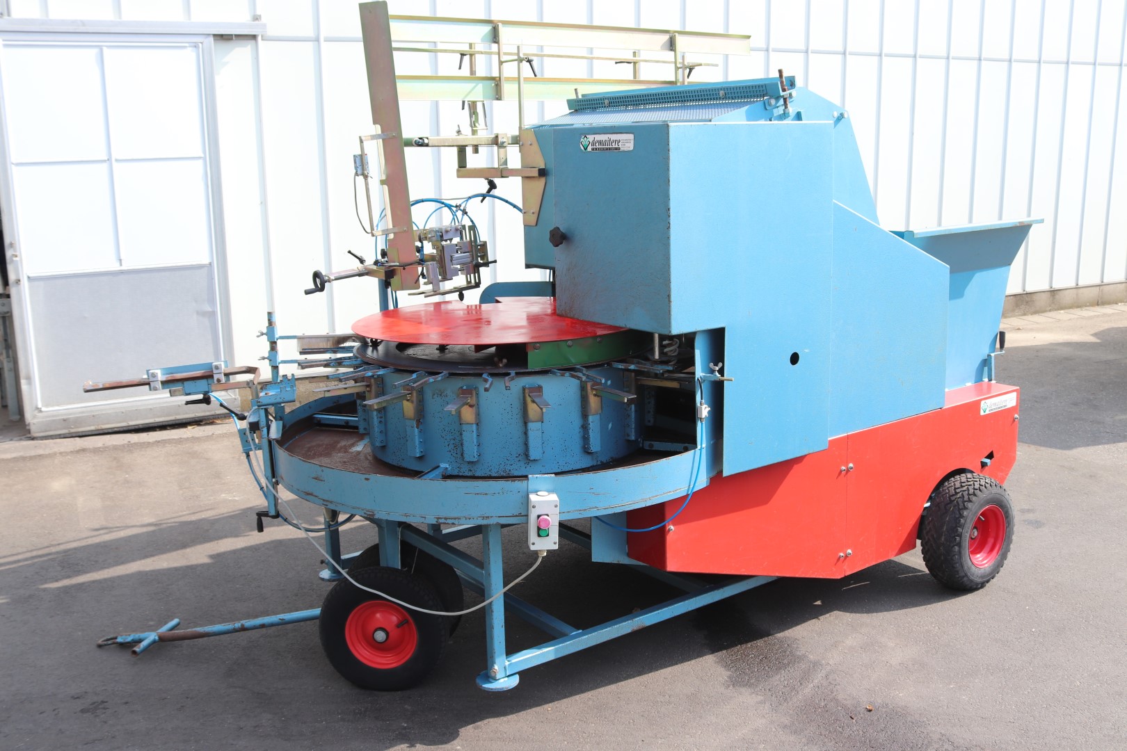 Demtec 1016 potting machine