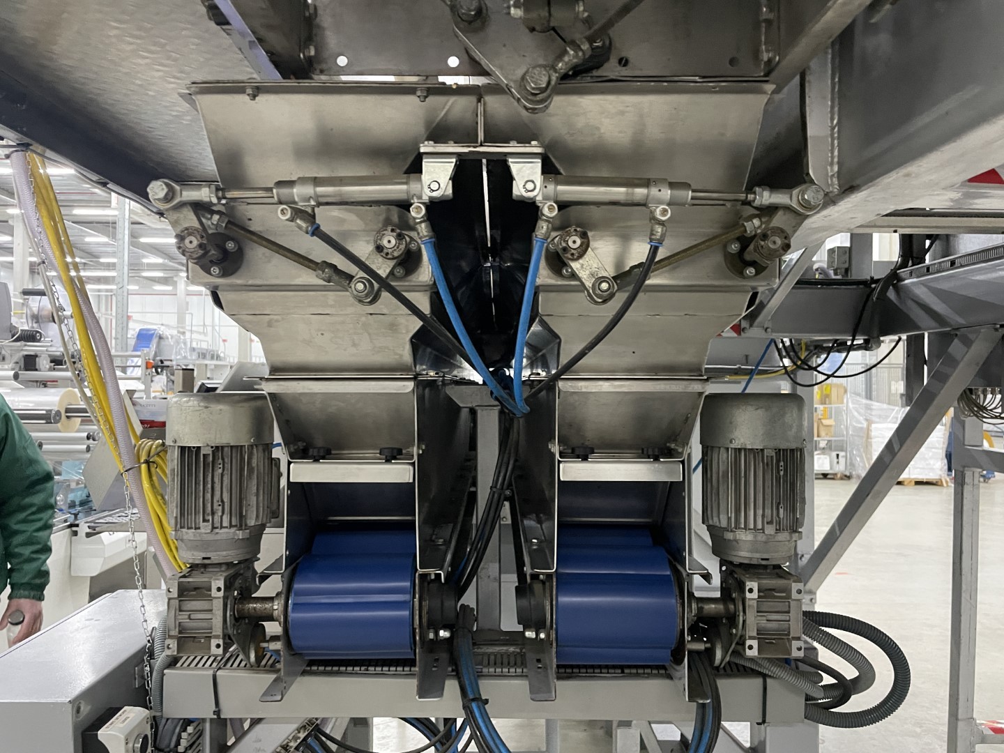 Manter VP16000 Весовой дозатор с 3 подъемниками и дозировочными конвейерами