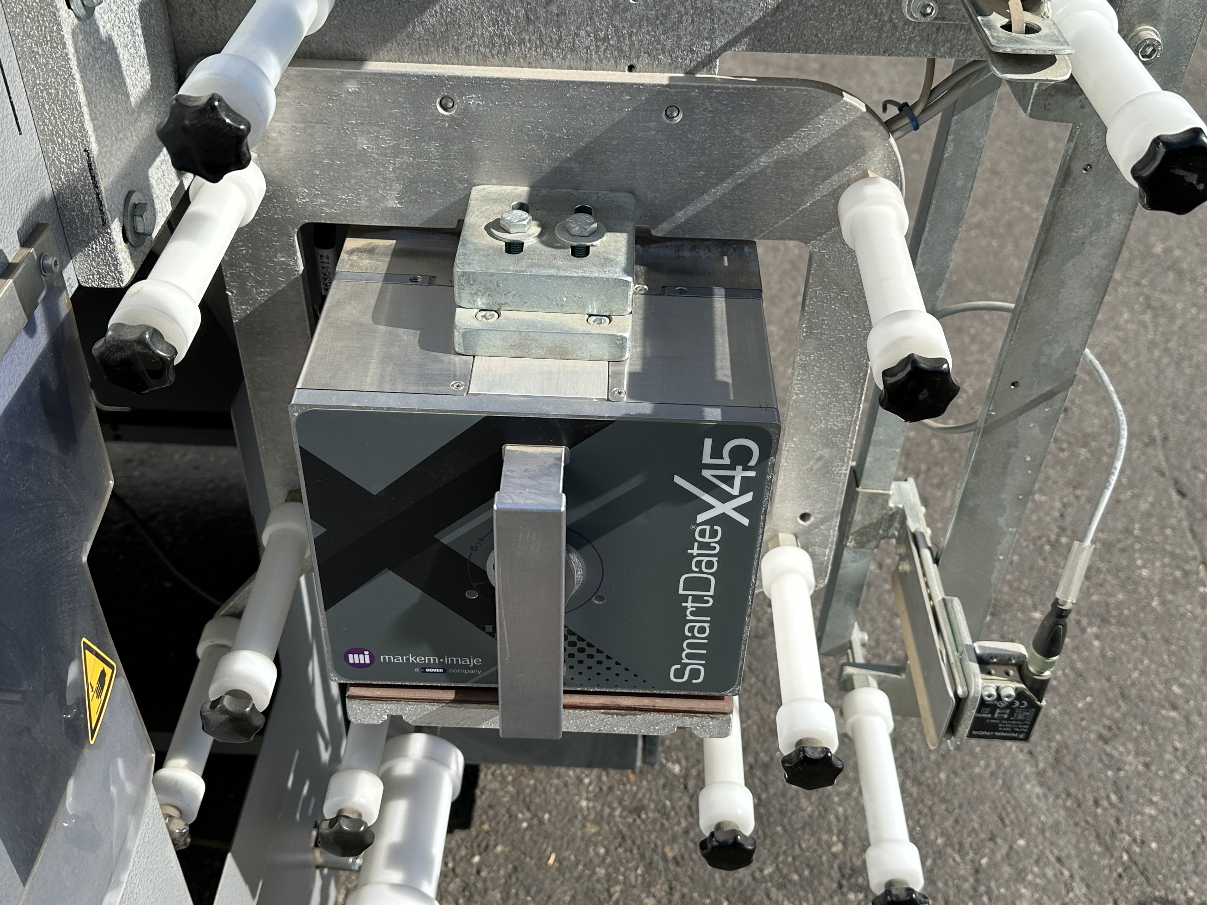 C-Pack VAS 992 Вертикальная упаковочная машина, машина для упаковки сетки с запечатыванием и ручкой.