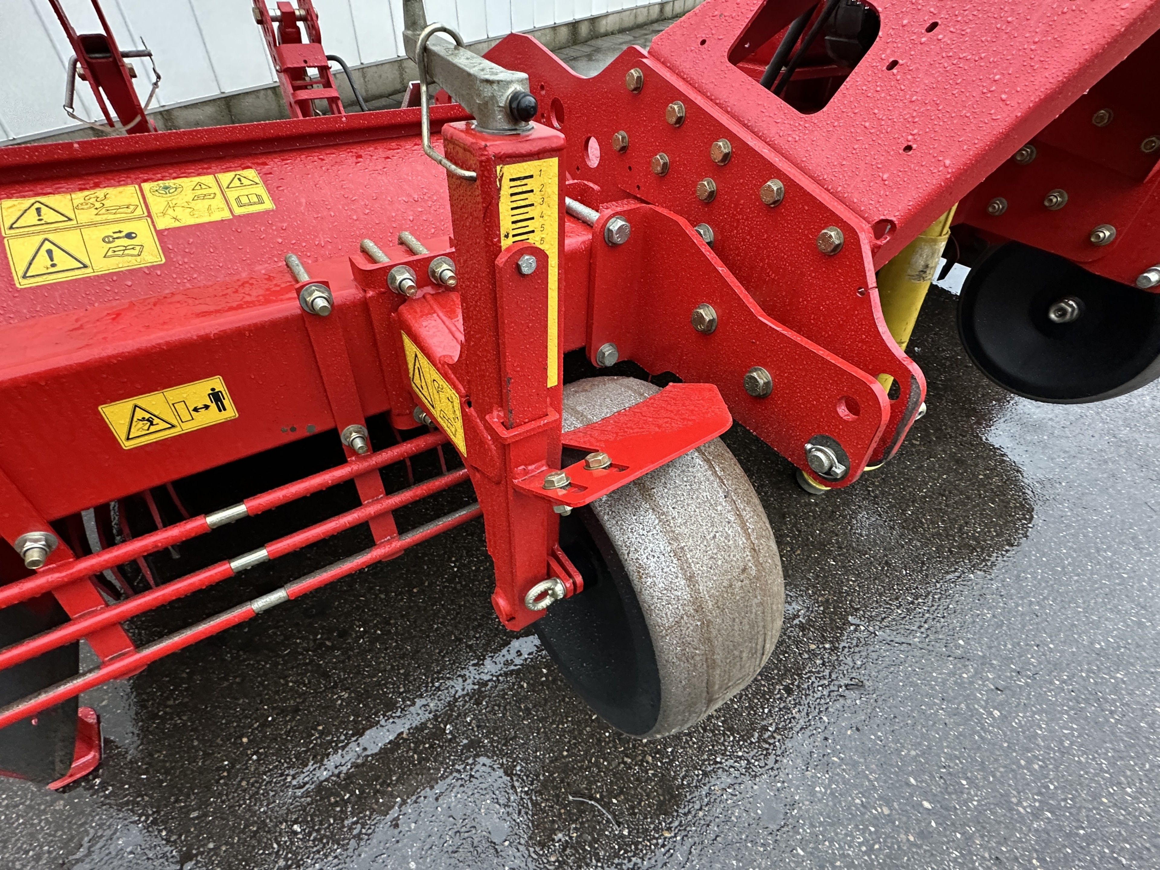 Grimme GF400 Грядо-/гребнеобразователь 4 x 75 см, с формирователями холмов из нержавеющей стали.