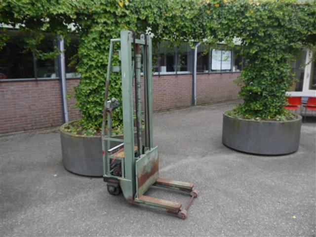 Ван Rooyen boxlift с зарядным устройством