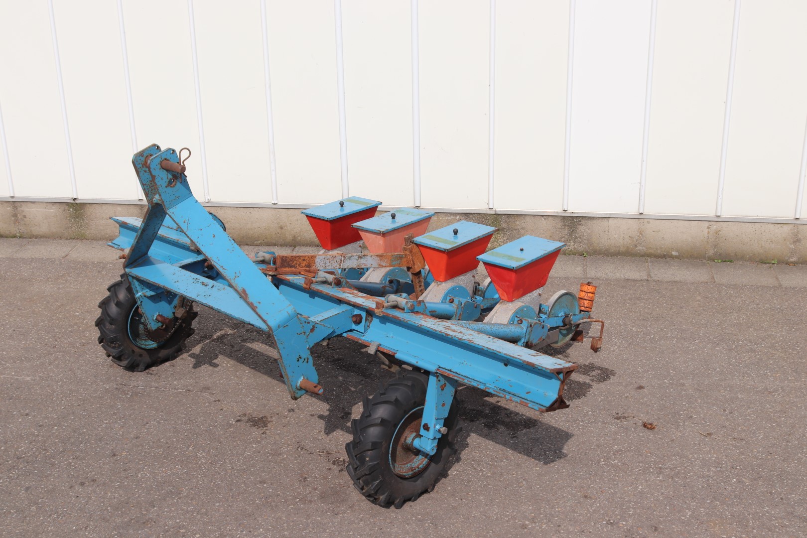 Nibex 300 mechanical sowing machine 4 rows