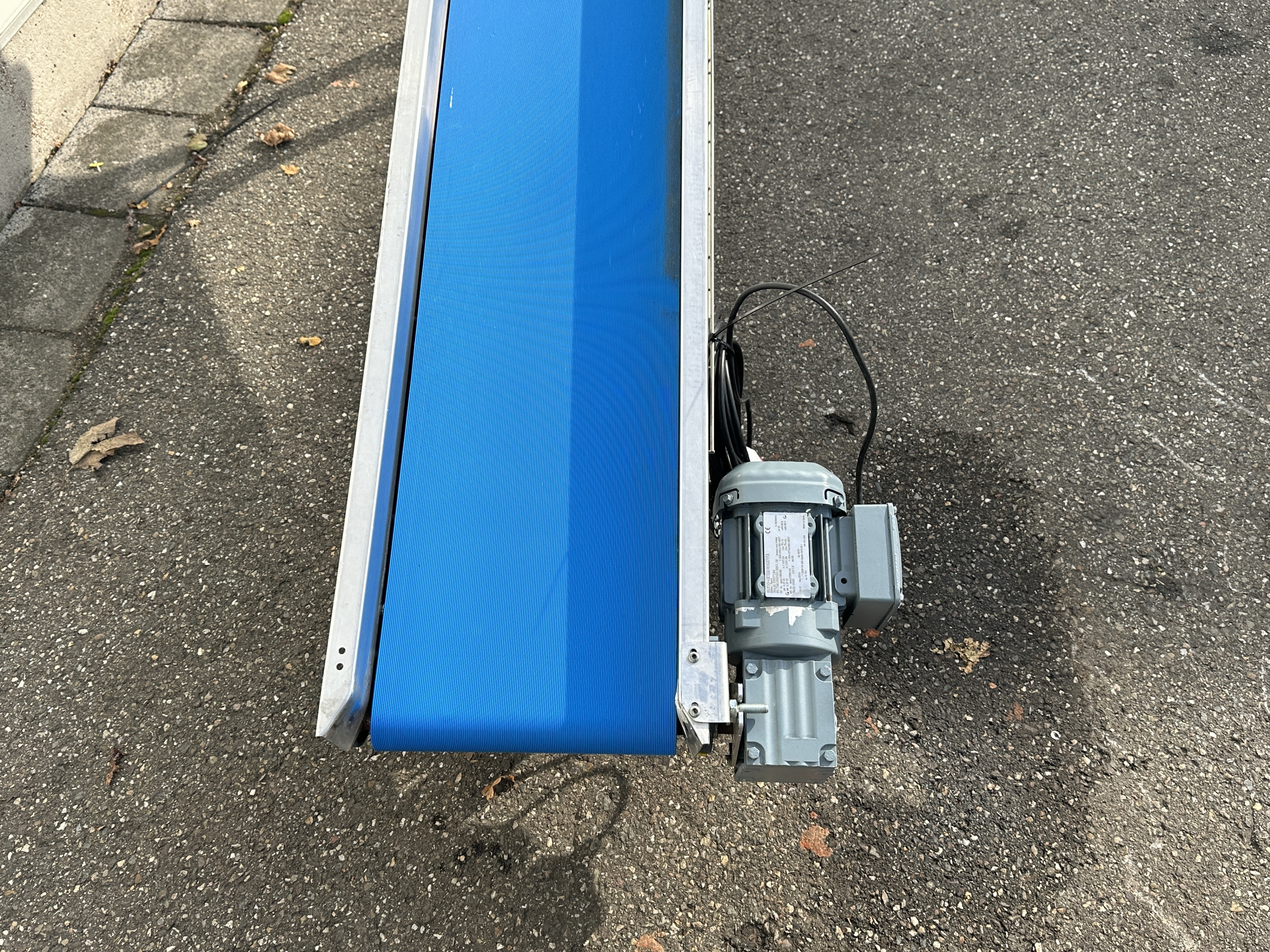 �������� 220 � 30 ��