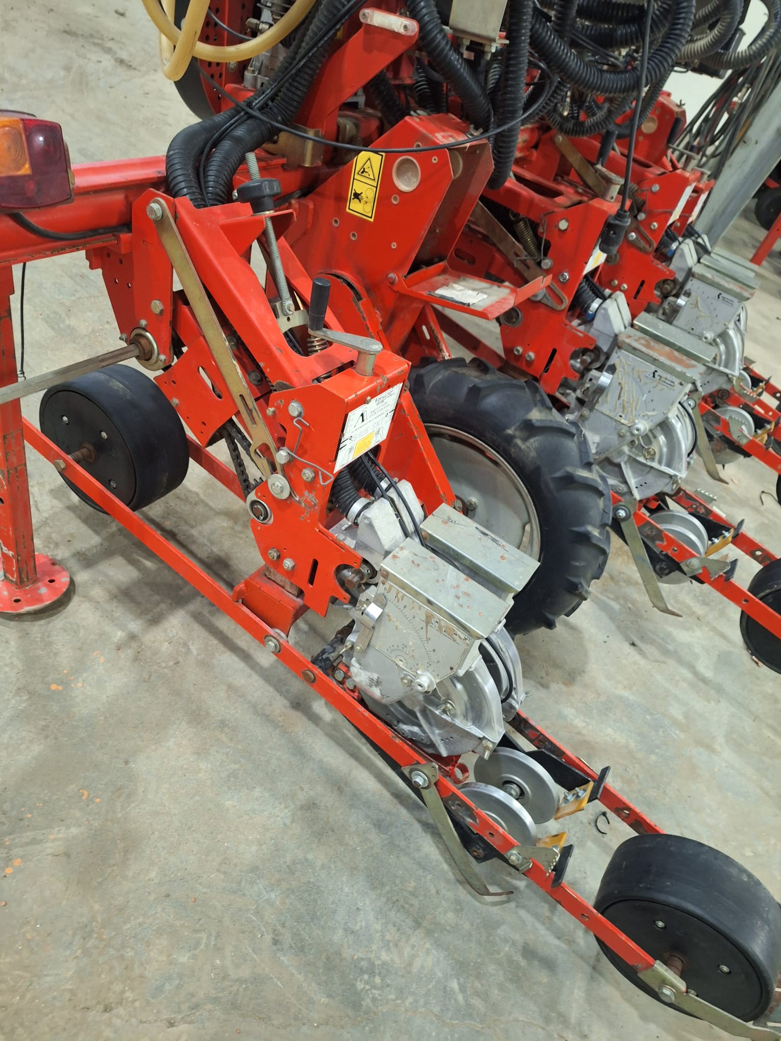 Agricola SN2 290 Пневматическая сеялка 4 ряда двойные