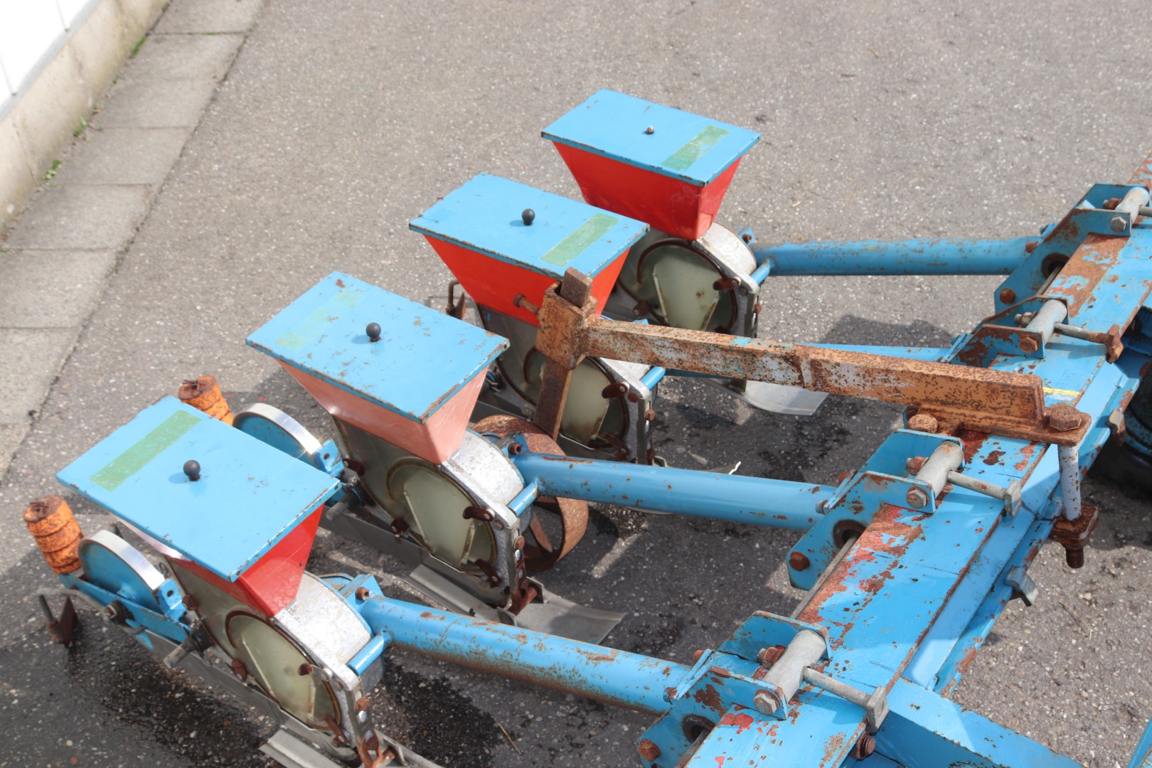 Nibex 300 mechanical sowing machine 4 rows
