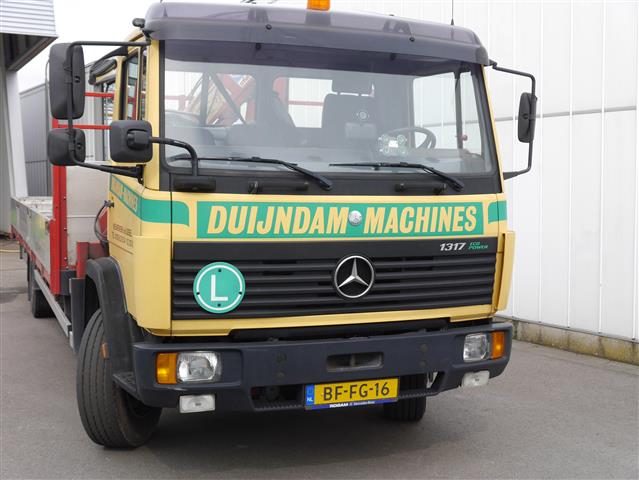 Mercedes Benz 1317 L открытый Грузовик с краном