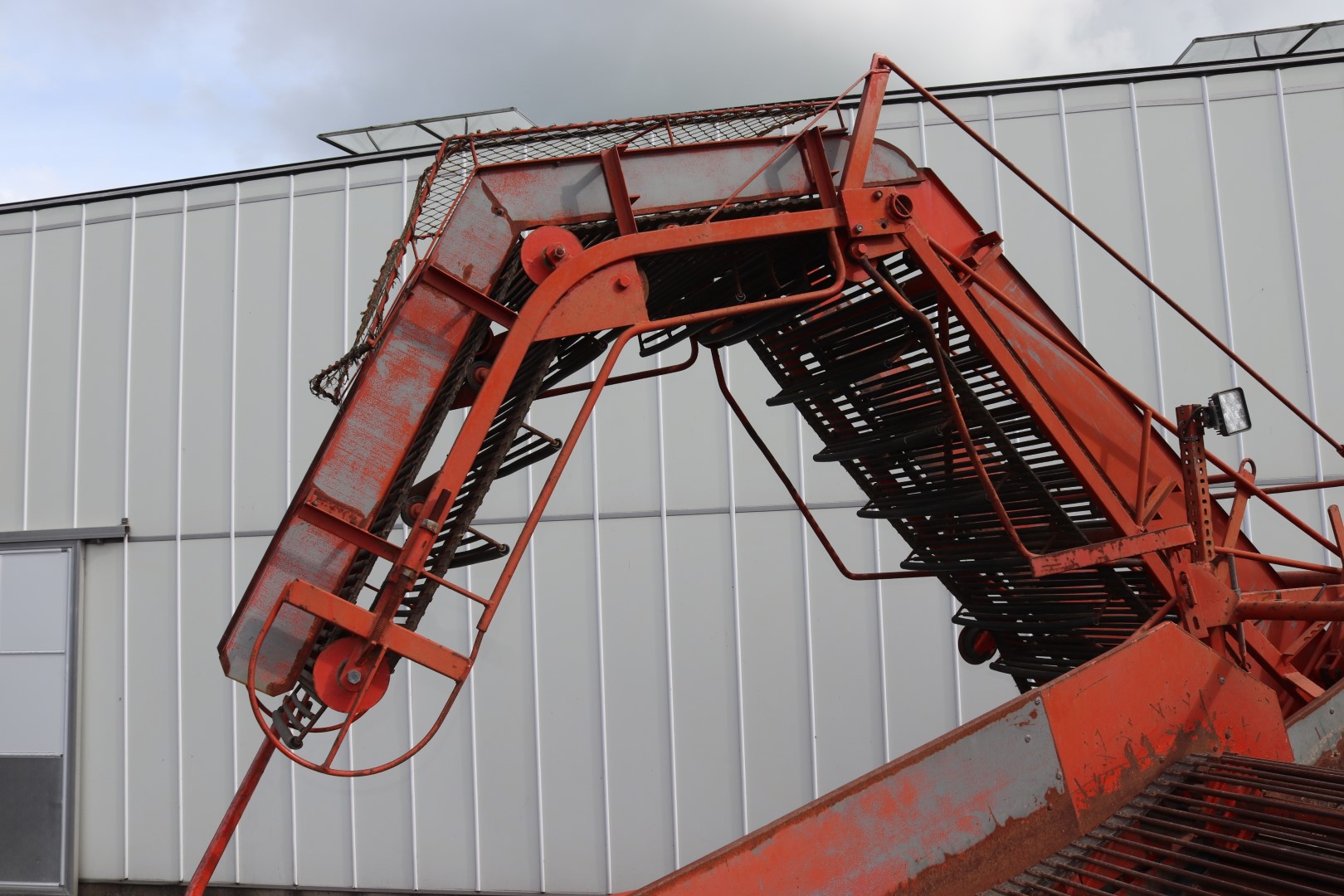AMAC D2 onion loader with extended elevator