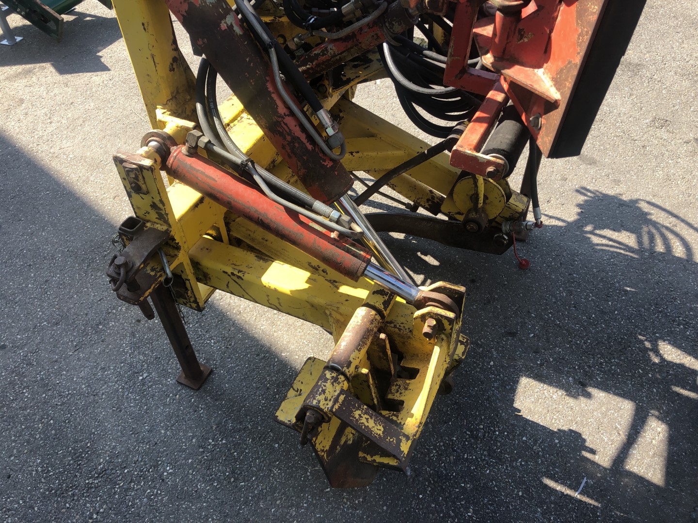 Damcon tree lifter