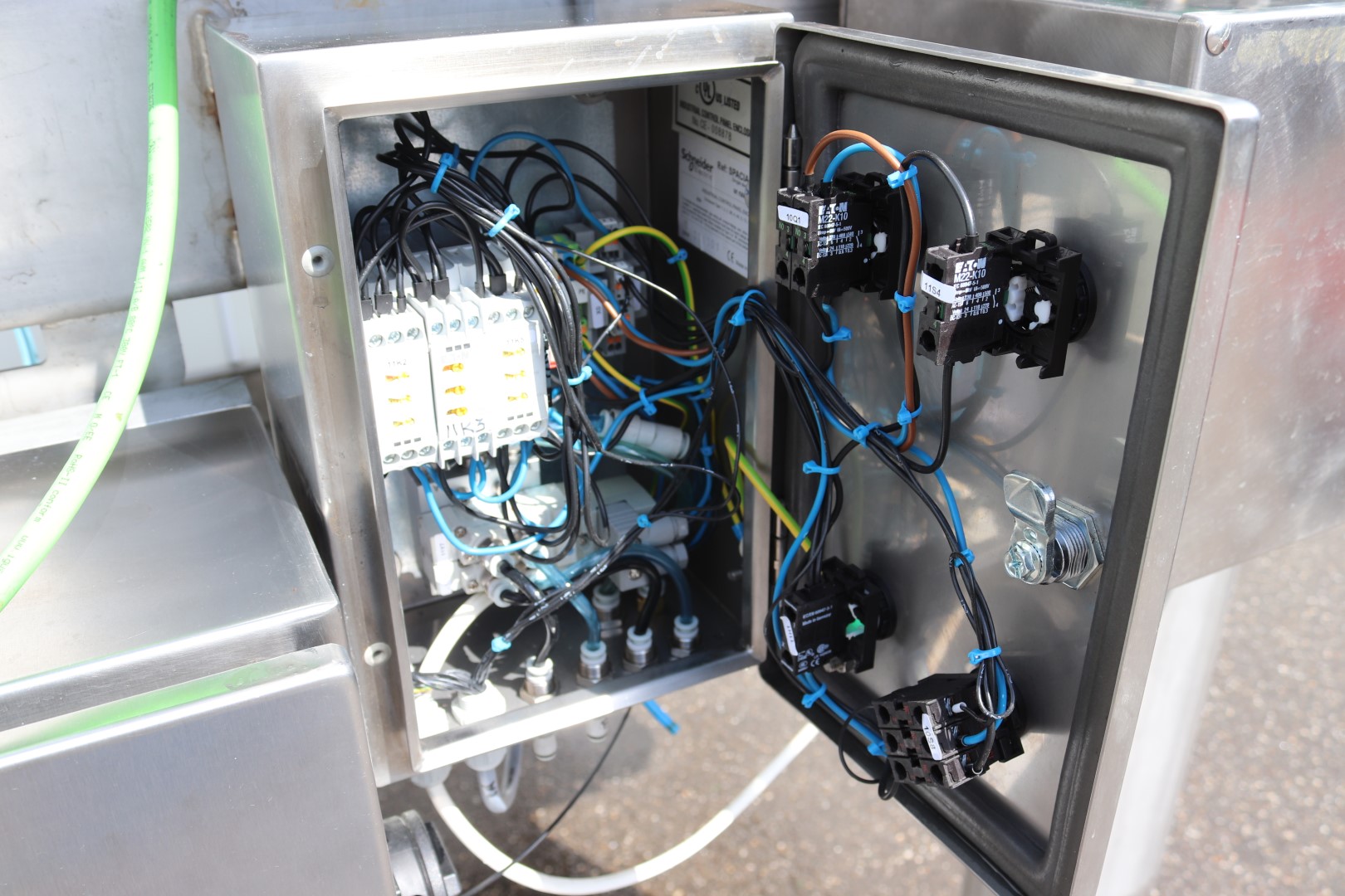 Newtec 14-head weighing machine with supply conveyors