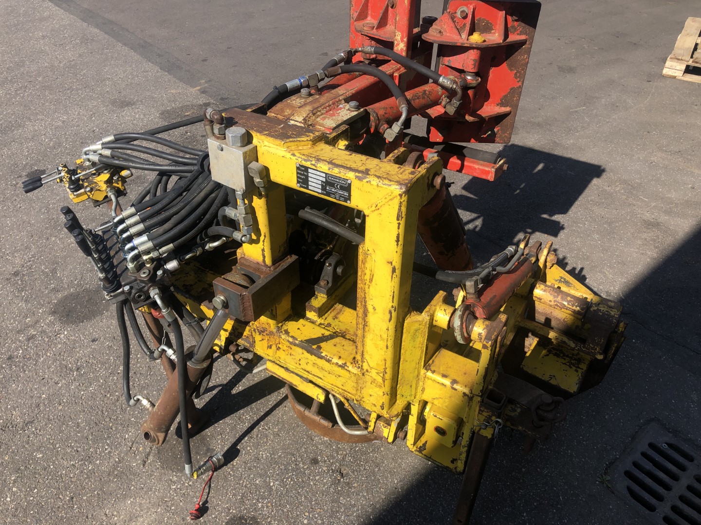 Damcon tree lifter