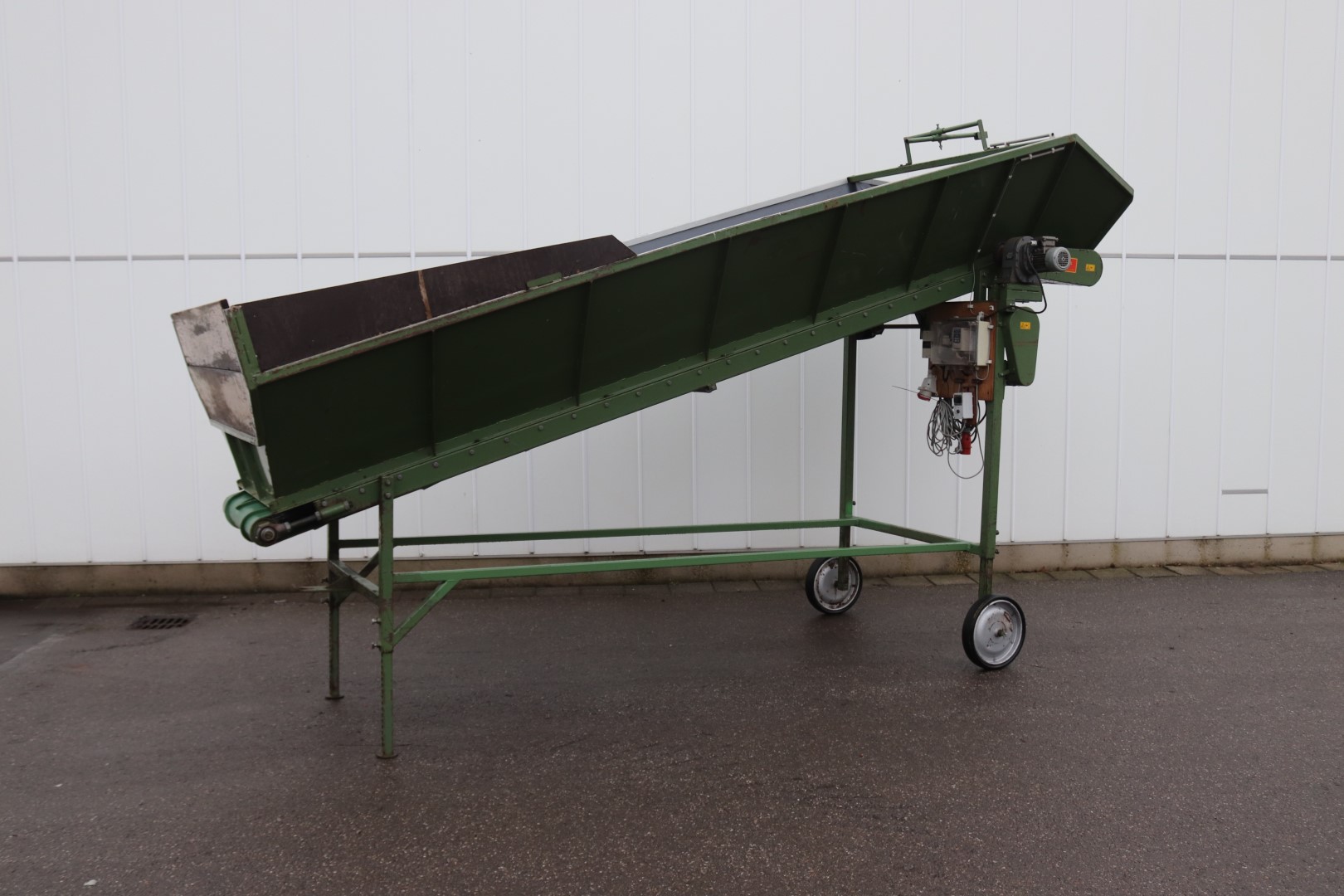 Бункер Schouten 450 x 82 см с регулируемой скоростью