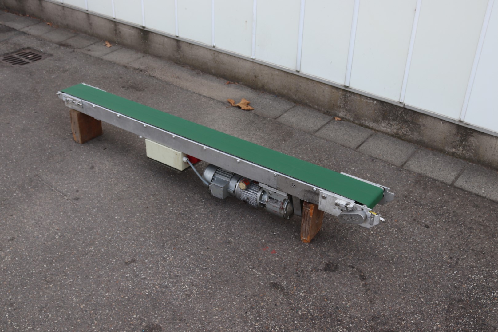 Wevab 195 cm potplant conveyor with adjustable speed