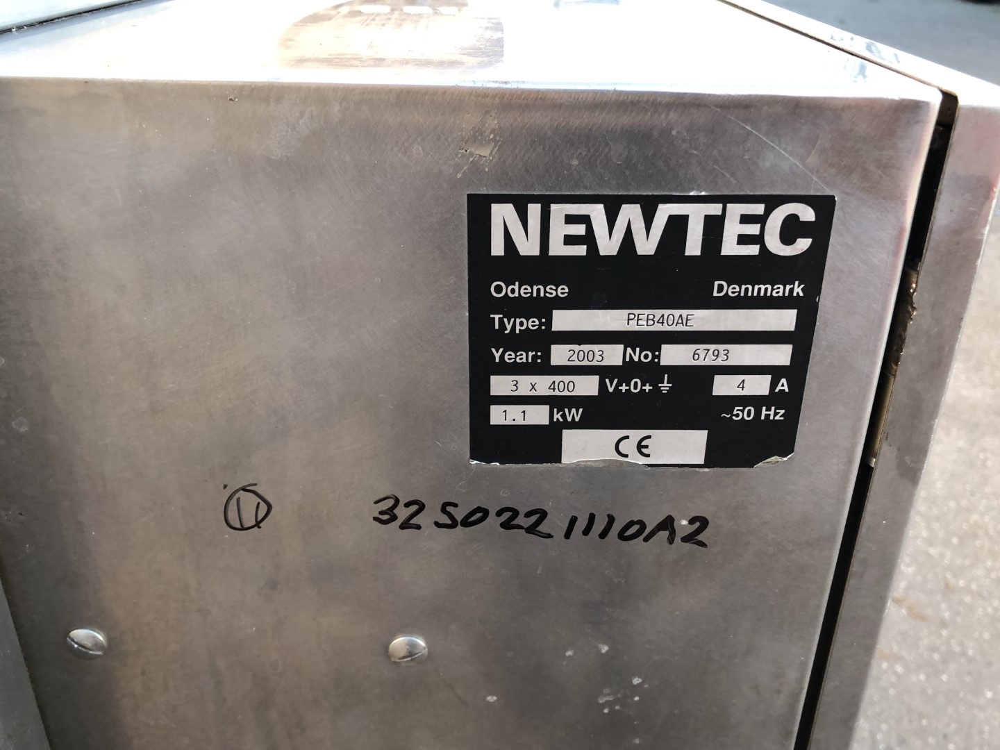 Машина для упаковки в пакеты Newtec PEB AE40 с калиткой