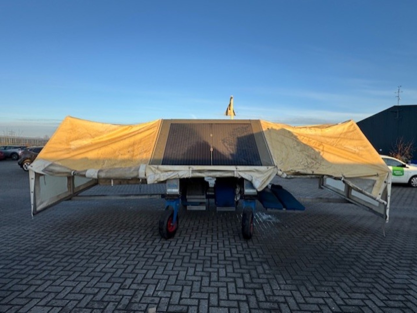 De Jongh Machines Solar Прополочная грядка / платформа для прополки – 8 человек, с электрическим приводом.
