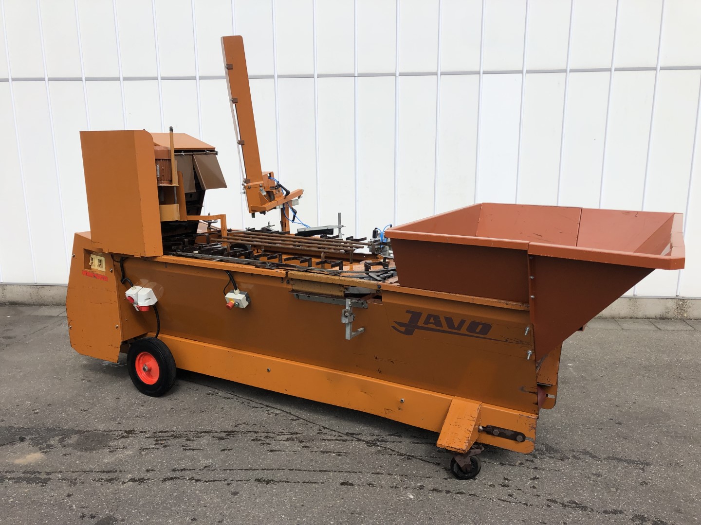 Стандартная машина для заливки горшков Javo с дозатором горшков