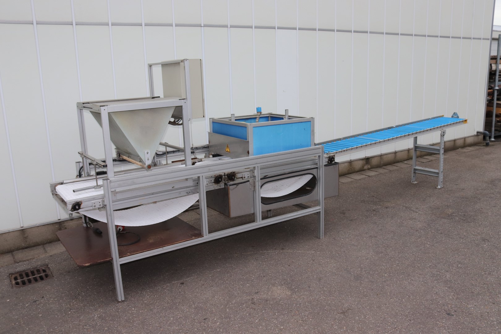 Visser tray watering and covering unit