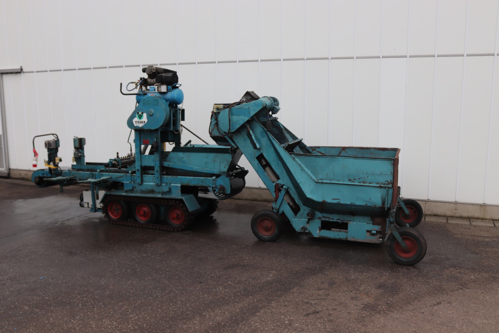 Visser / Dewa selfdriven soilblocking machine