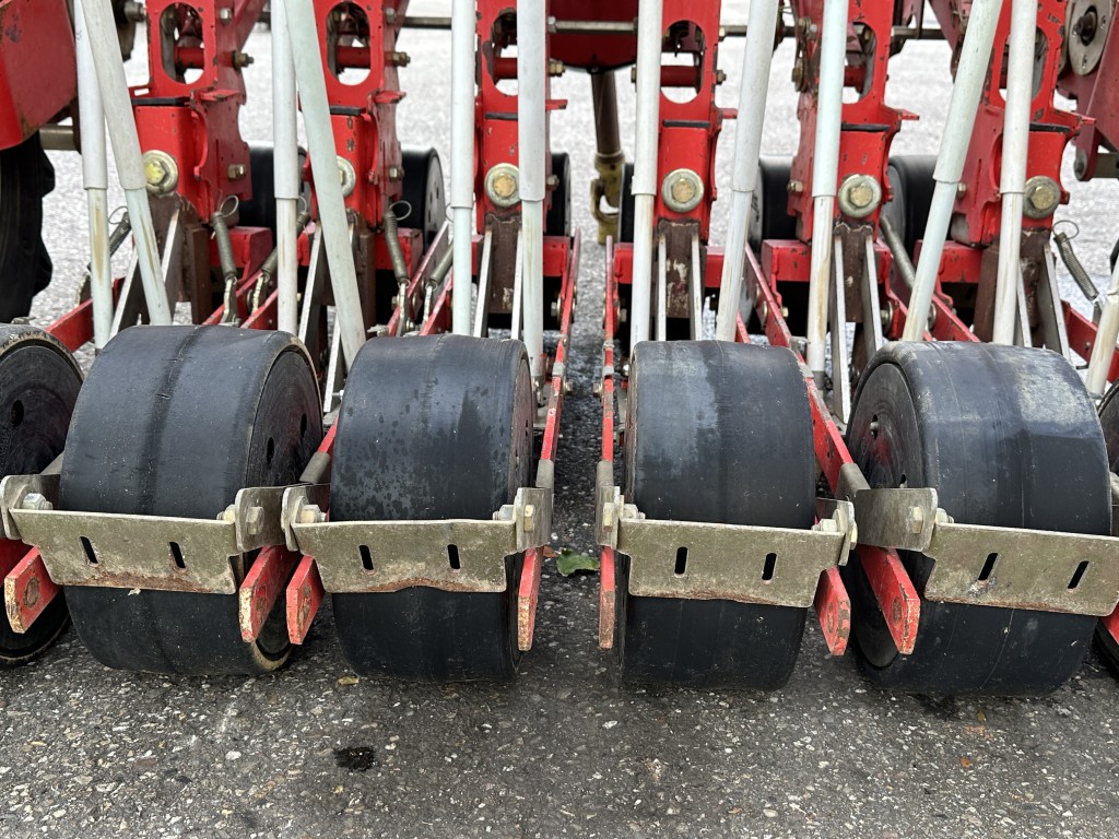 Agricola A1640 SNT2290 Пневматическая сеялка 12 рядов по 16 элементов