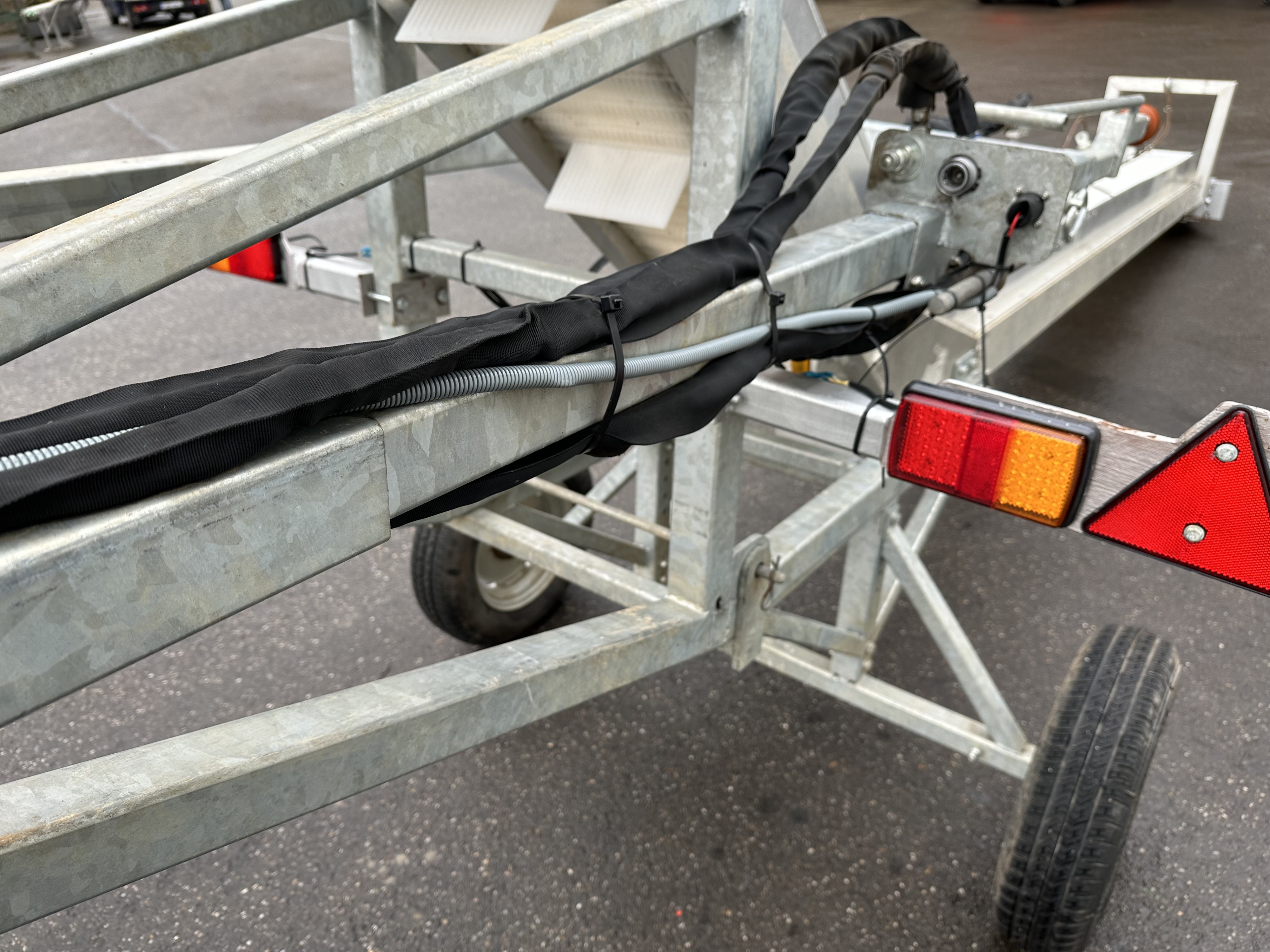 Van den Beucken aluminium harvesting conveyor