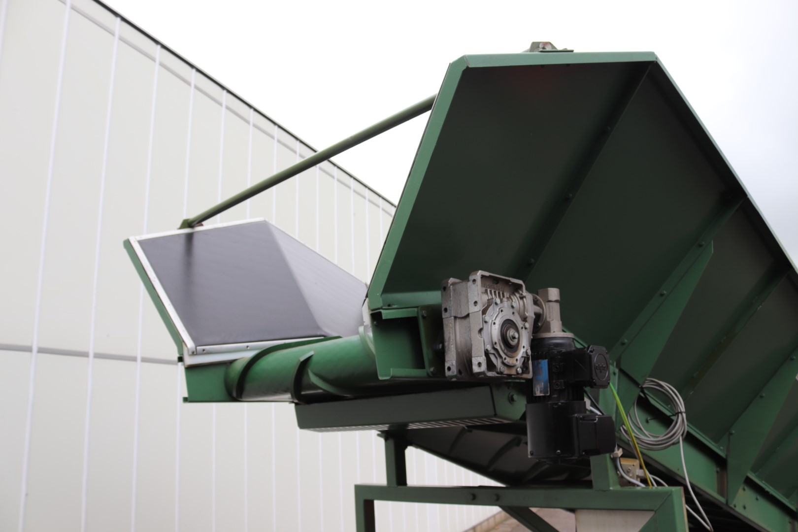 Schouten hopper 365 x 80 cm with adjustable speed